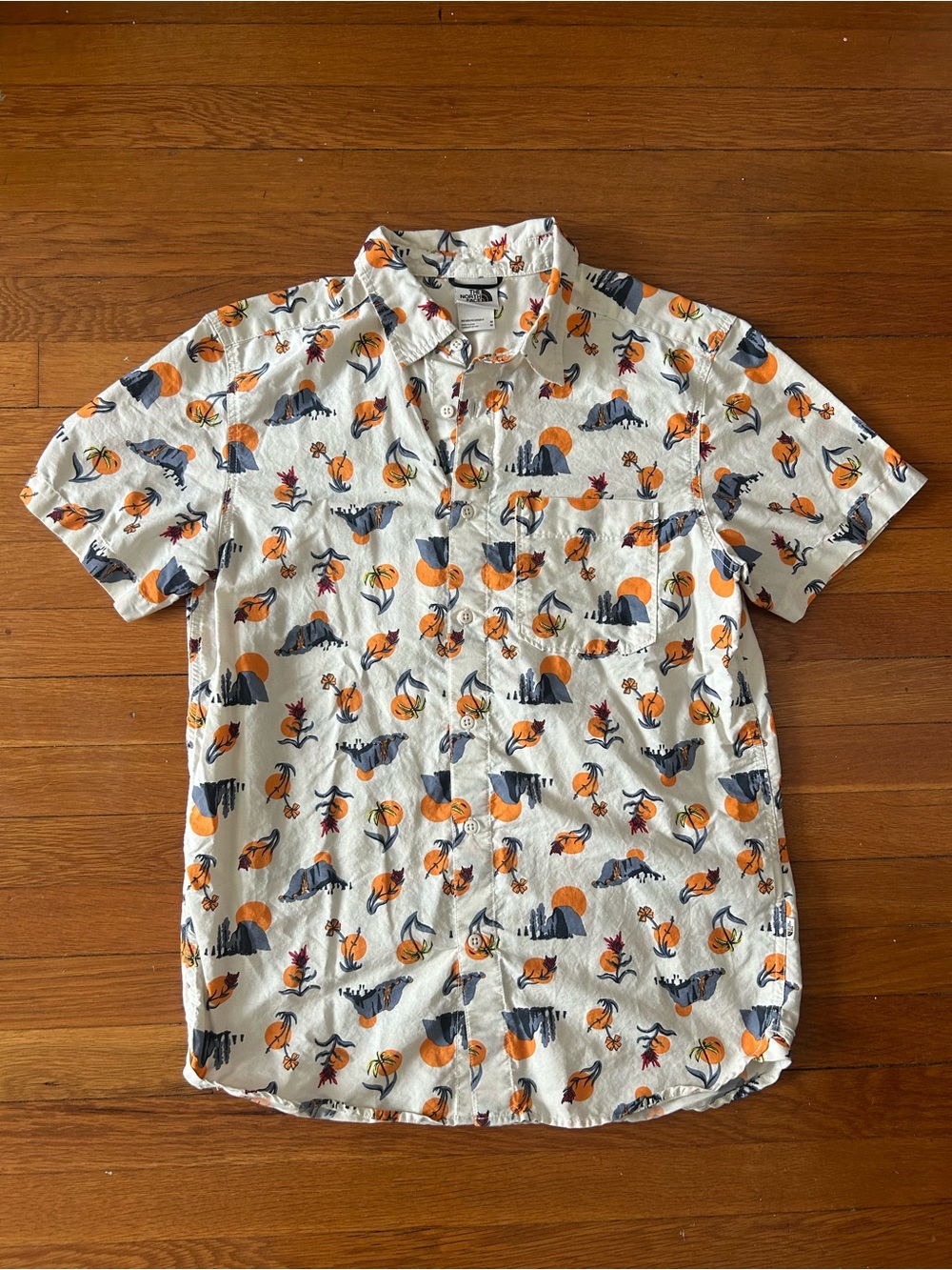 The North Face Men's Short Sleeve Baytrail Shirt SIZE M Desert Flower Mountains